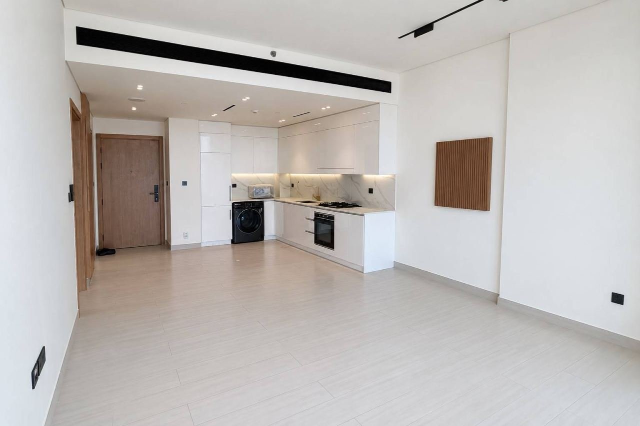 1 BR Apartment for Rent in Binghatti Azure, photo 5