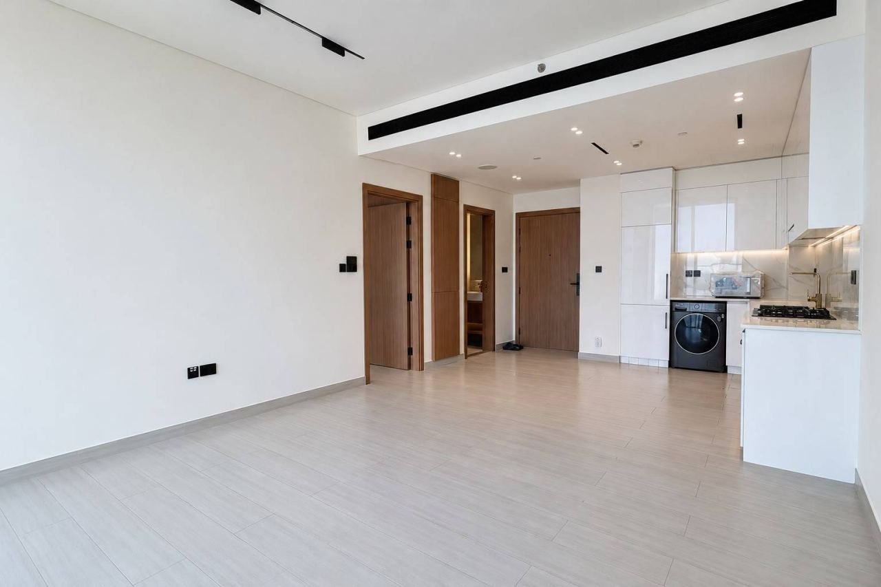 1 BR Apartment for Rent in Binghatti Azure, photo 2